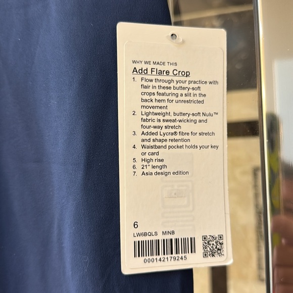 Lululemon blue flare crop, size 6, NWT. - Picture 4 of 7